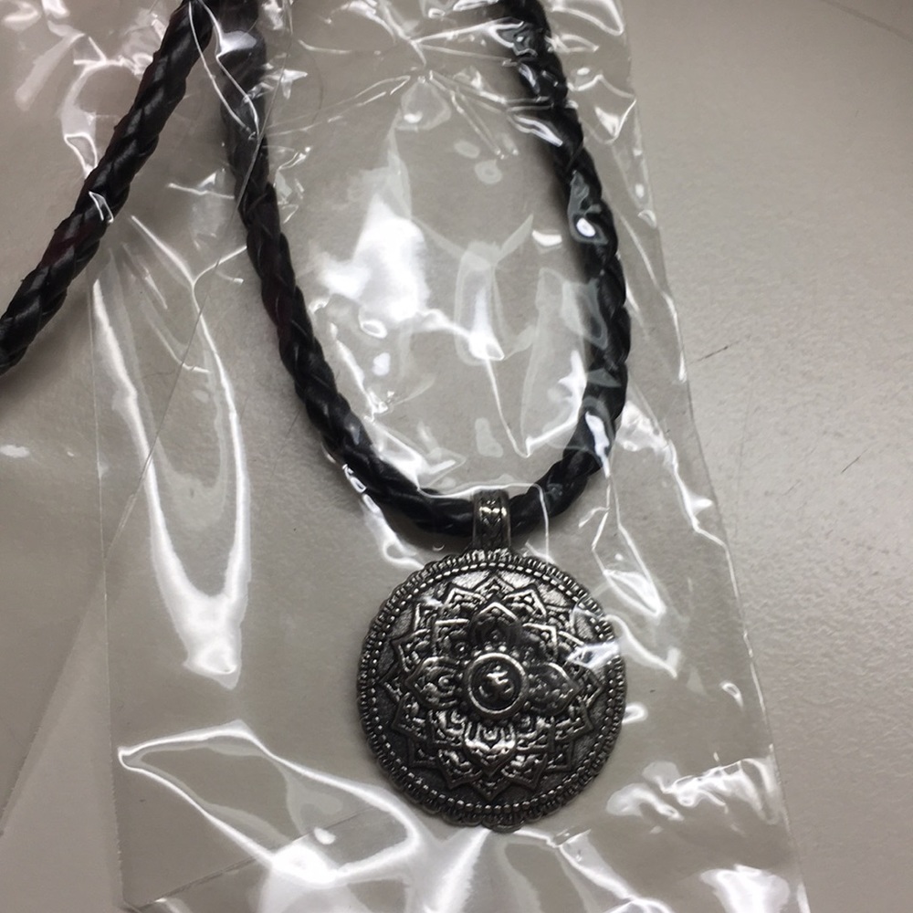 BOUNDABLE ITEMS: Necklaces
